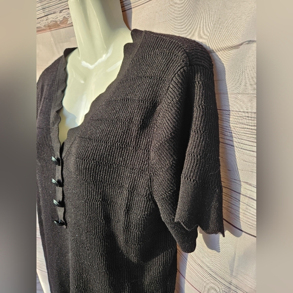 Karl Lagerfeld Black Rib Knit V-Neck Top, Black, Size L - Picture 3 of 9